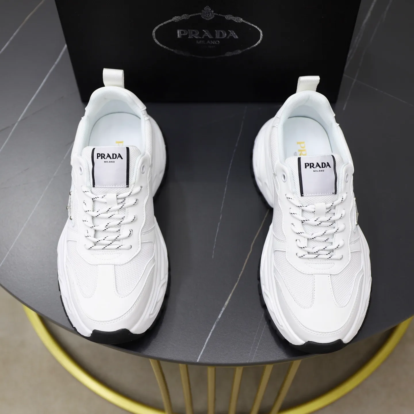 Ex-factory price: 462💰🙅‍♂️🙅‍♂️🙅‍♂️ Brand: PRADA Standard code: 38-44 (45 customized) Grade: Same as the official website Material: Original material splicing Comfortable and breathable lining Lightweight and wear-resistant sports outsole Style category: Men's fashionable casual shoes Running sneakers Distinguished luxury brand elements Top luxury Color: actual picture color